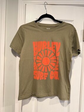 NWOT Hurley Size S Green Graphic Print Short Sleeve Tee Shirt Surf Sun Beach